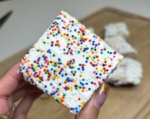 strawberry poptart blondies