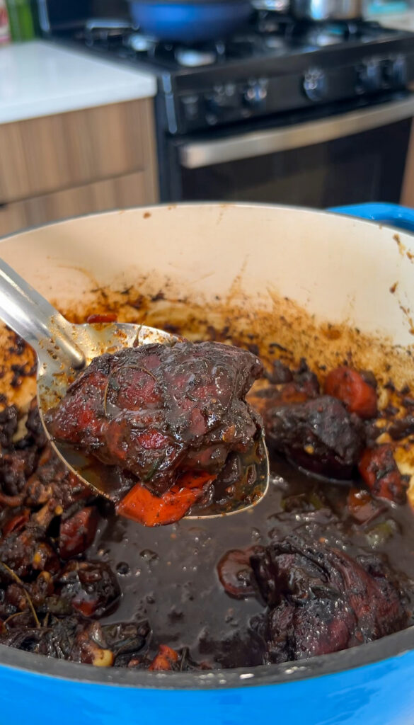 Single serve brown stew chicken